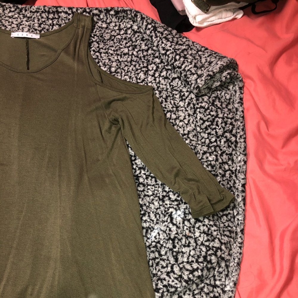 Shoulder keyhole long sleeve green shirt